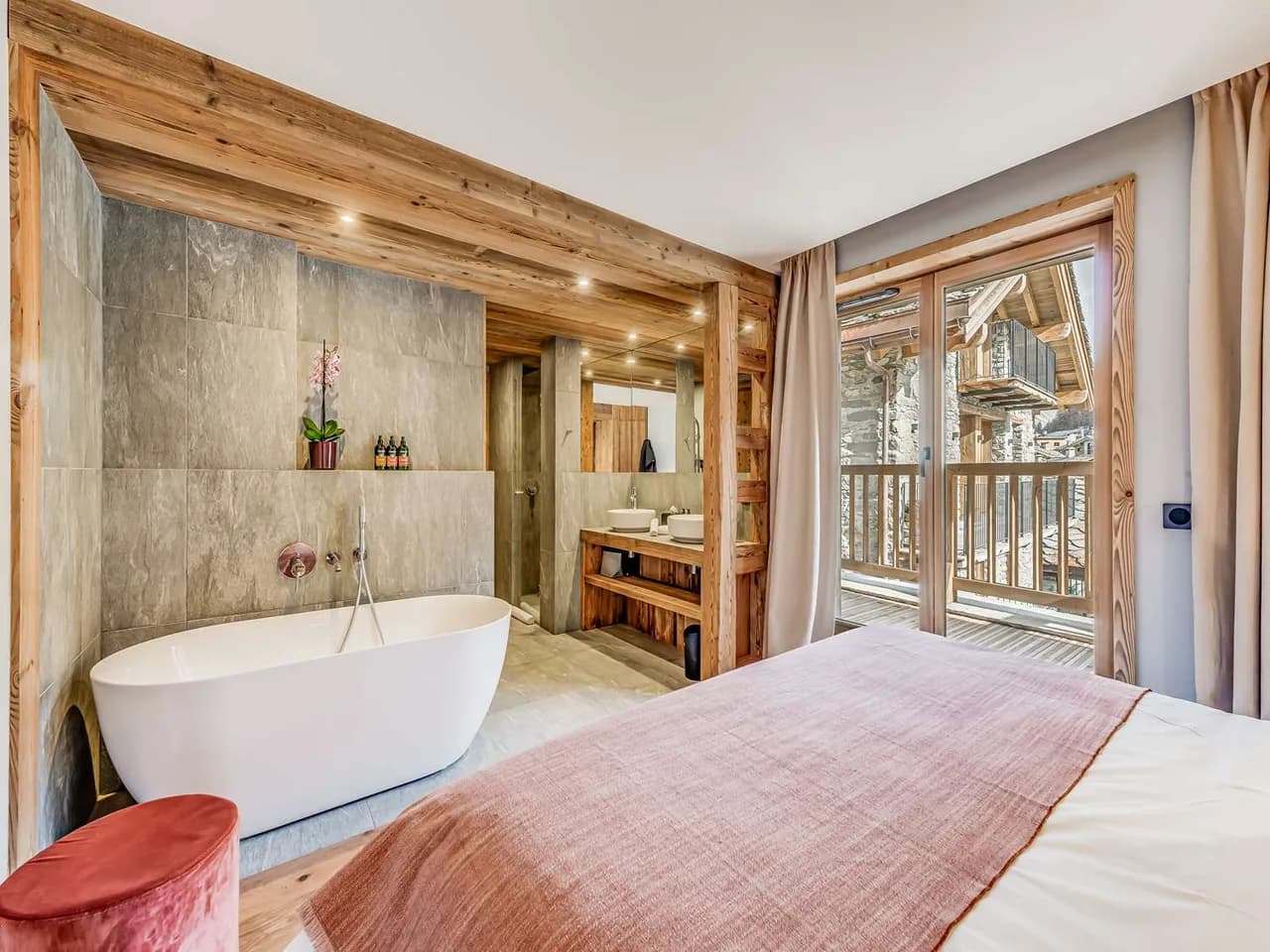 Elegant Alpine Retreat in Val d’Isère photo 4
