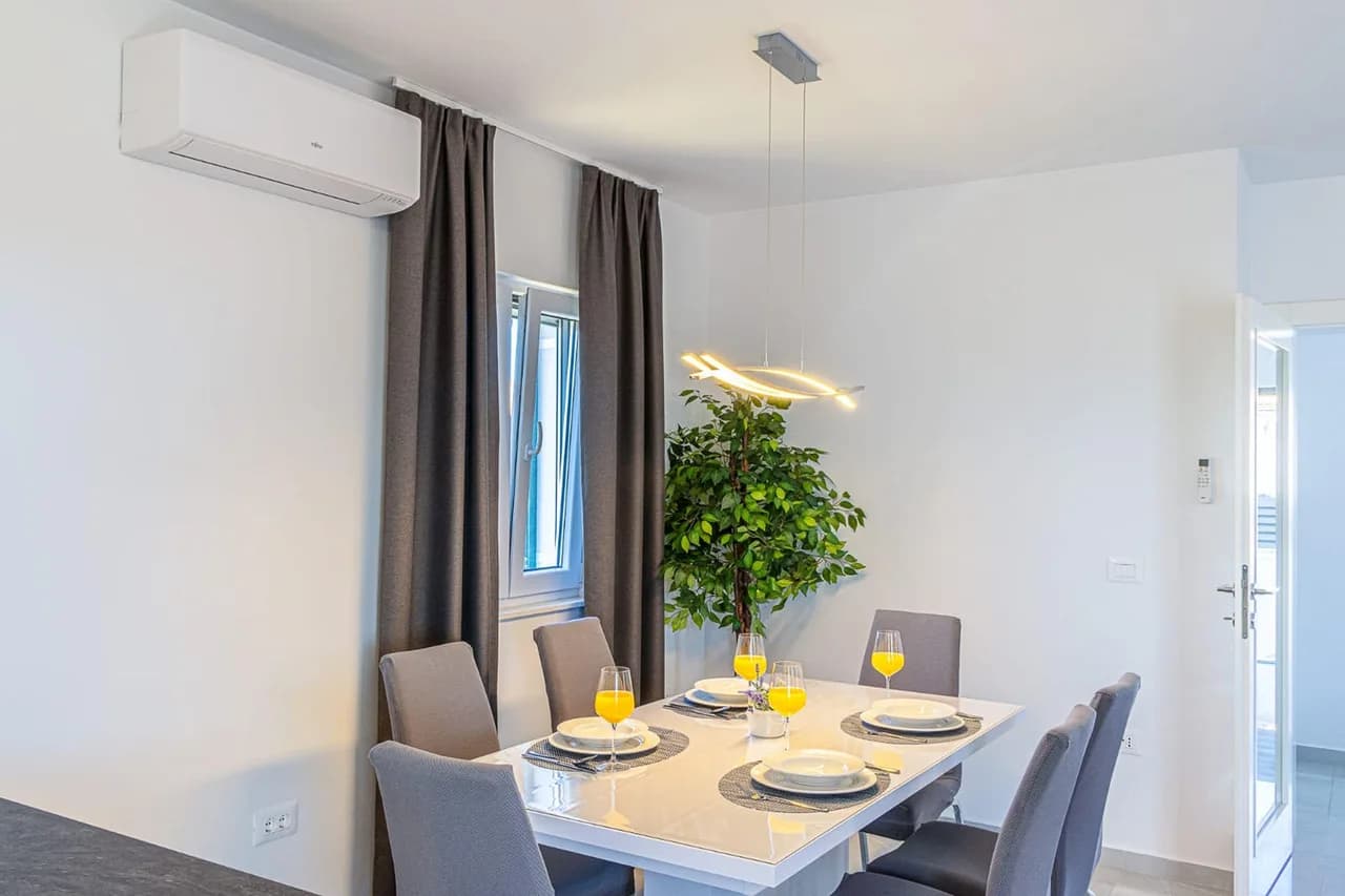 Balcony Apartment with Parking in Ciovo