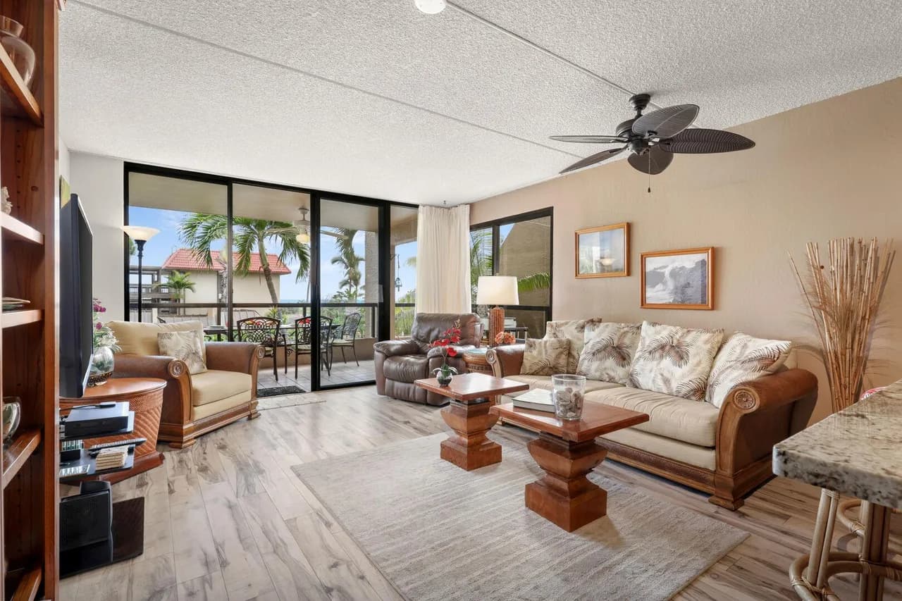Oceanfront Condominium in Kailua-Kona