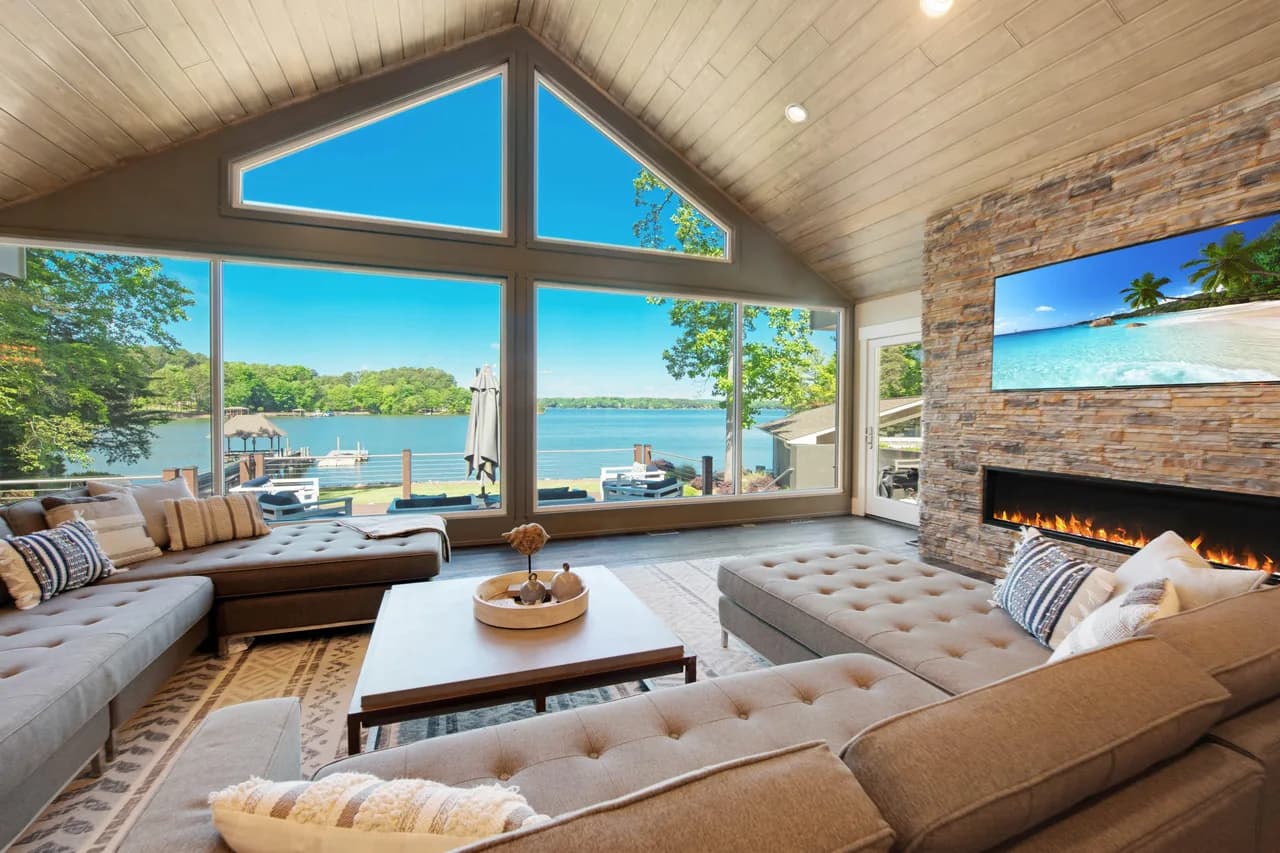 Spacious Waterfront Vacation Home in Mooresville photo 3