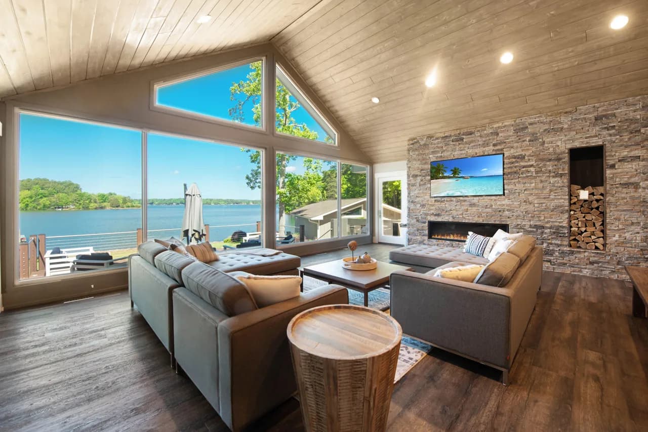 Spacious Waterfront Vacation Home in Mooresville photo 4