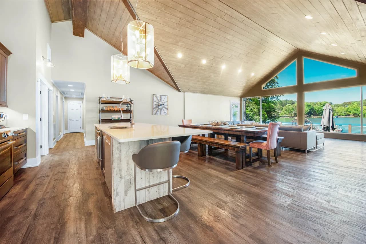 Spacious Waterfront Vacation Home in Mooresville photo 5