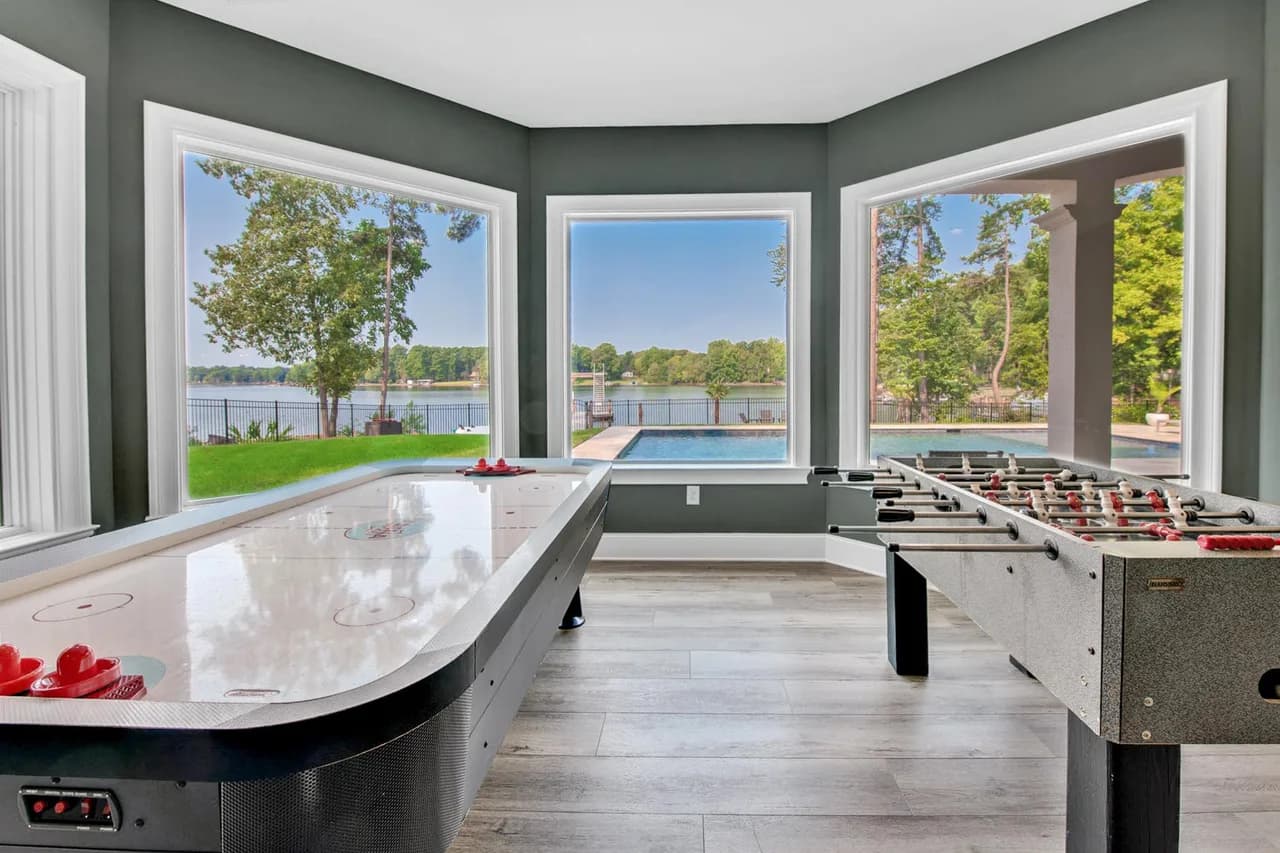 Spacious Vacation Home in Denver photo 3