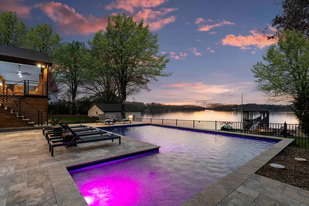 Beachfront Vacation Home in Mooresville, North Carolina photo 2