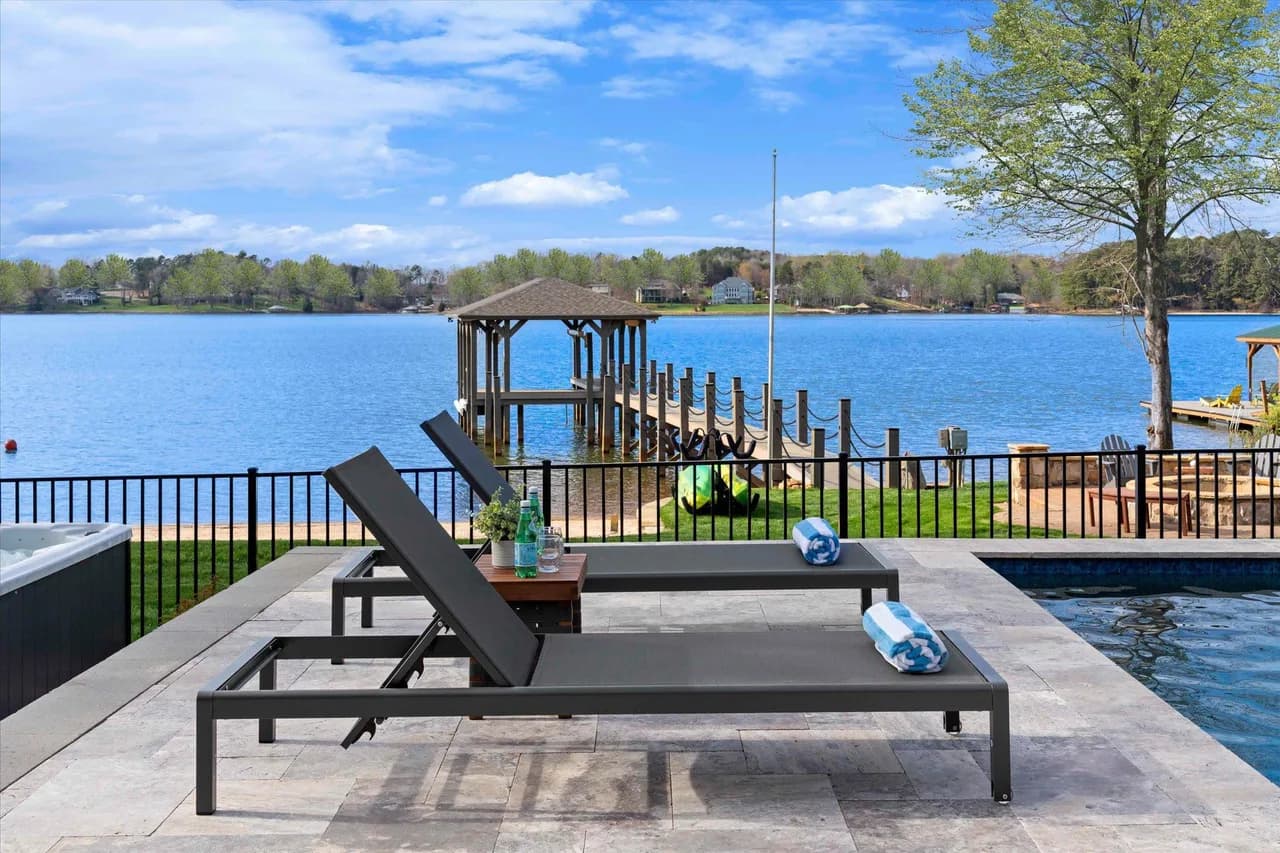 Beachfront Vacation Home in Mooresville, North Carolina photo 3