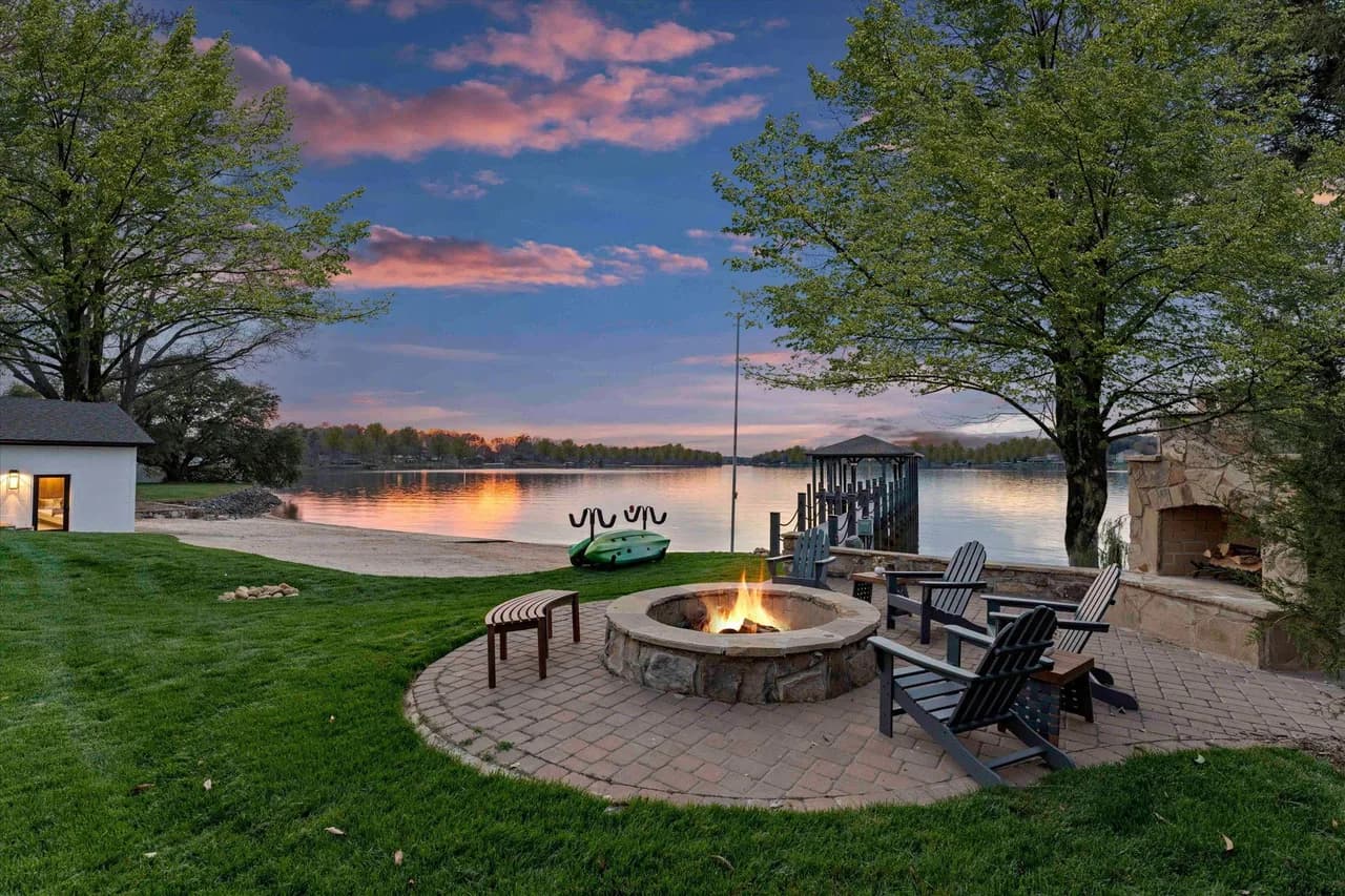 Beachfront Vacation Home in Mooresville, North Carolina photo 4