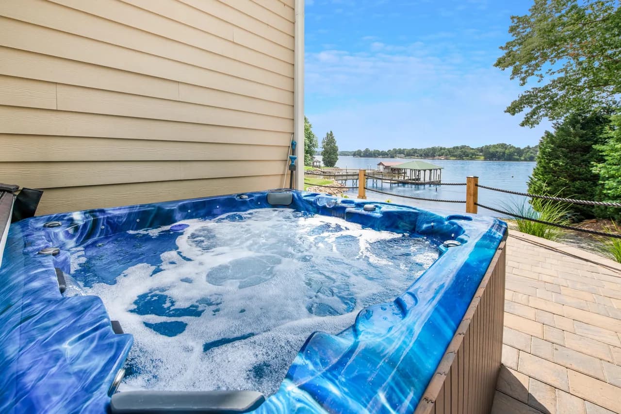 Lakeside Retreat Vacation Home in Mooresville photo 3