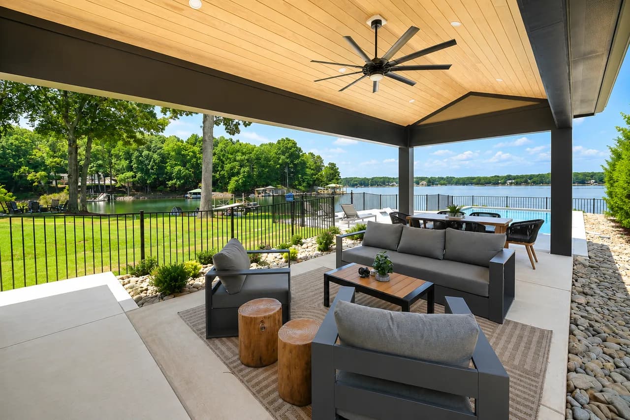 Spacious Waterfront Vacation Home in Mooresville North Carolina photo 3