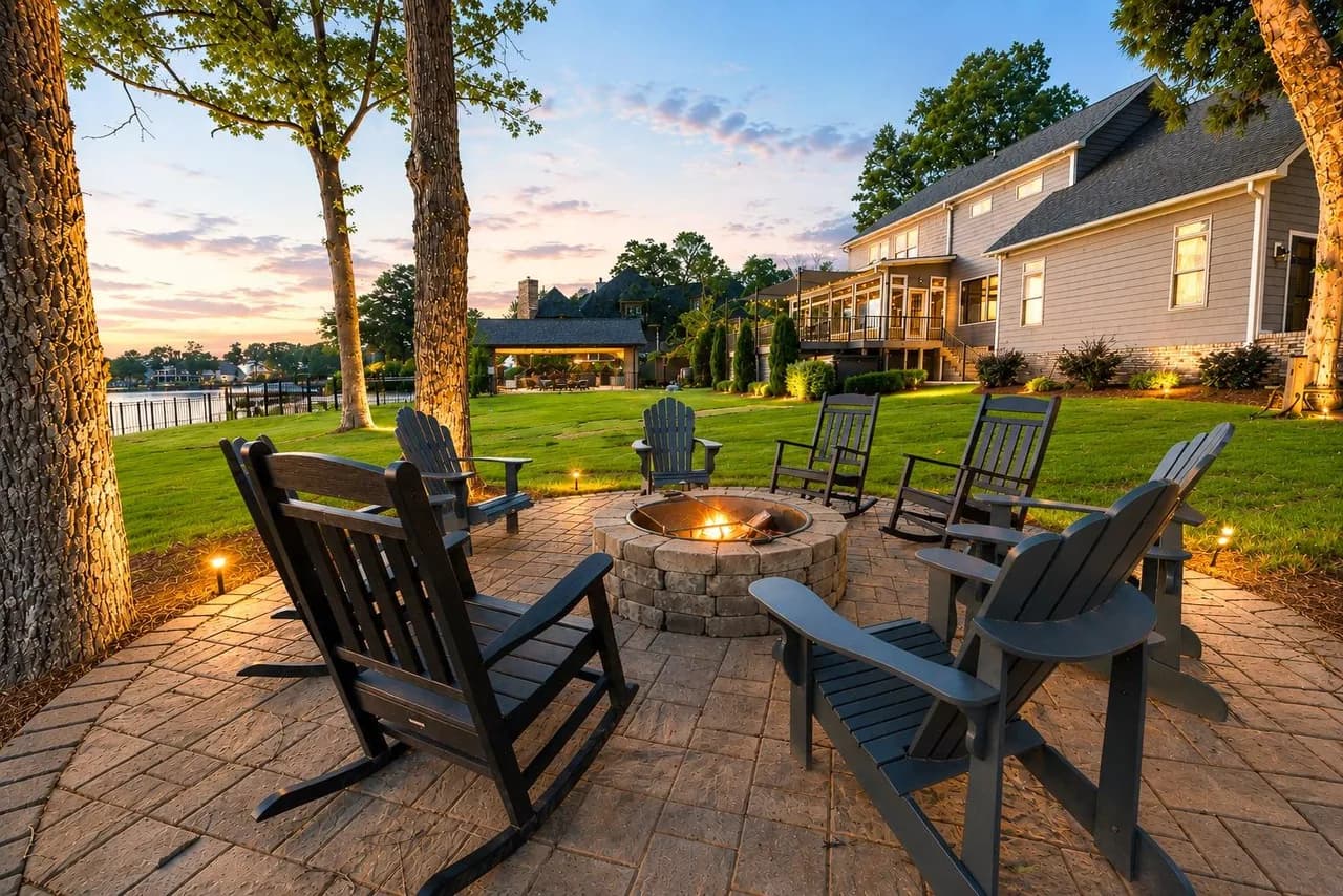 Spacious Waterfront Vacation Home in Mooresville North Carolina photo 5