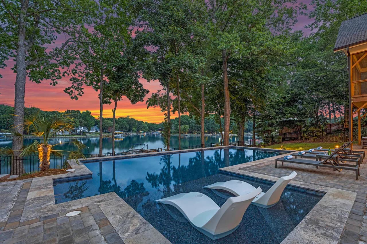 Lakeside Luxury Vacation Home in Denver photo 3