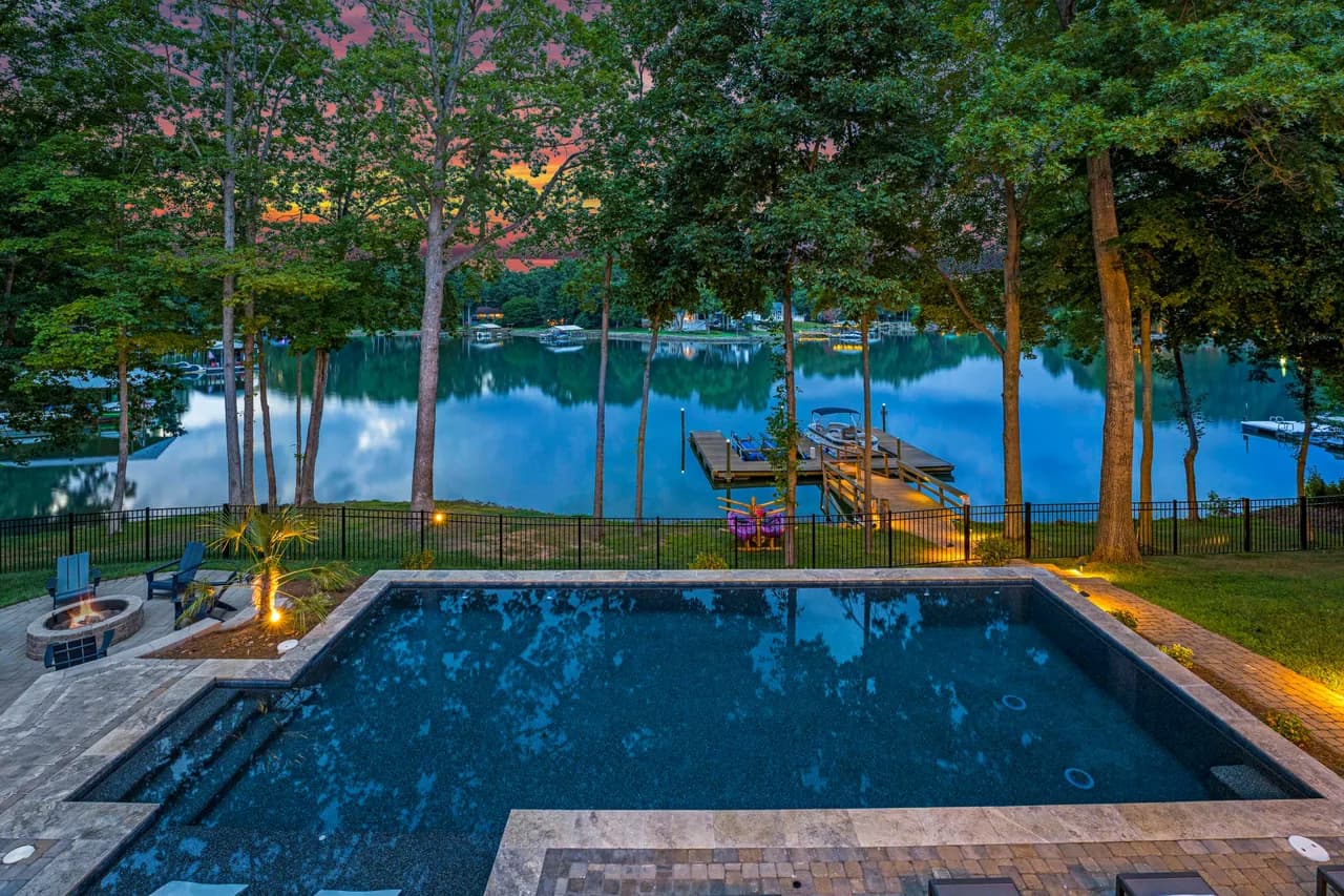 Lakeside Luxury Vacation Home in Denver photo 4