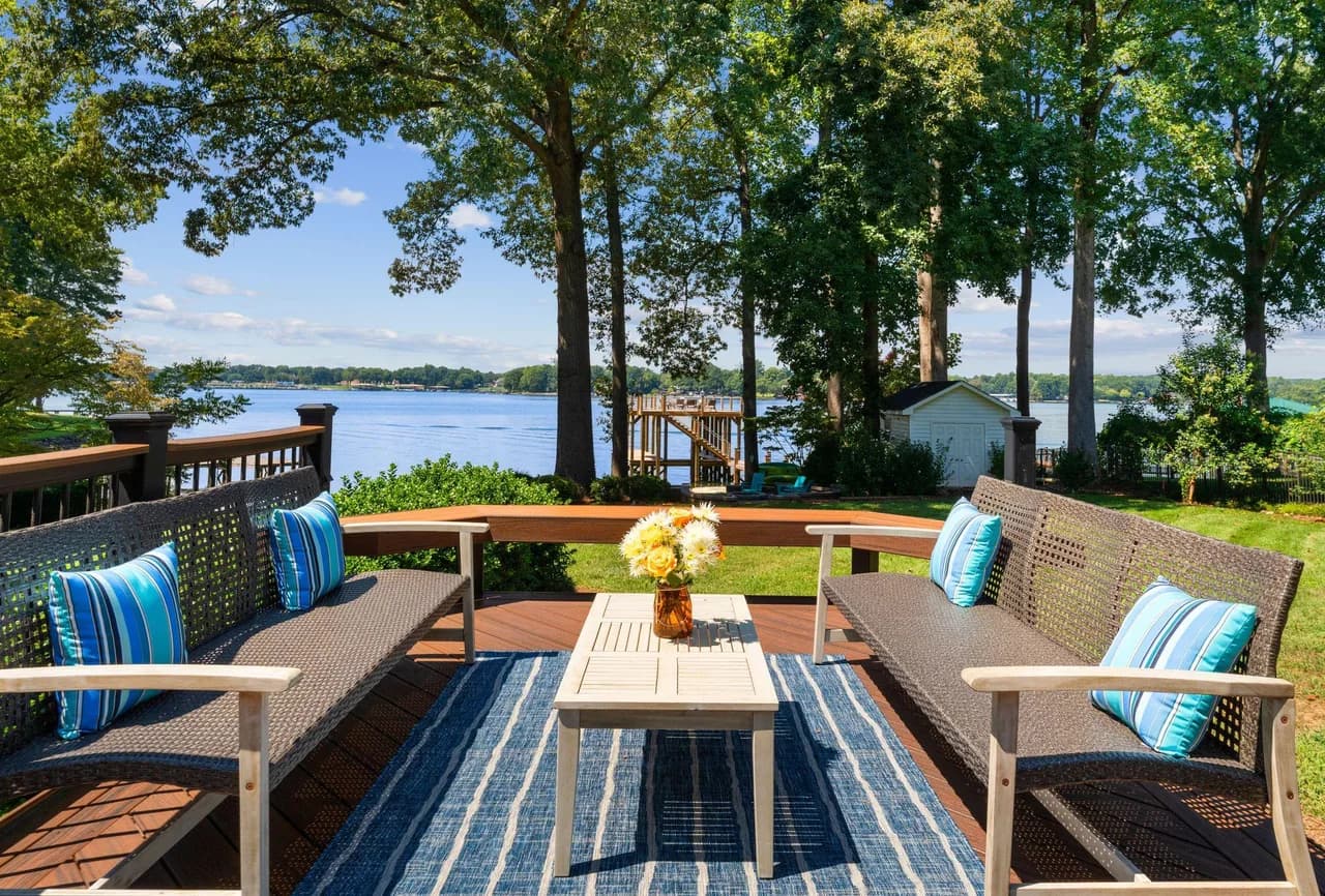 Spacious Lakefront Retreat in Mooresville North Carolina photo 3