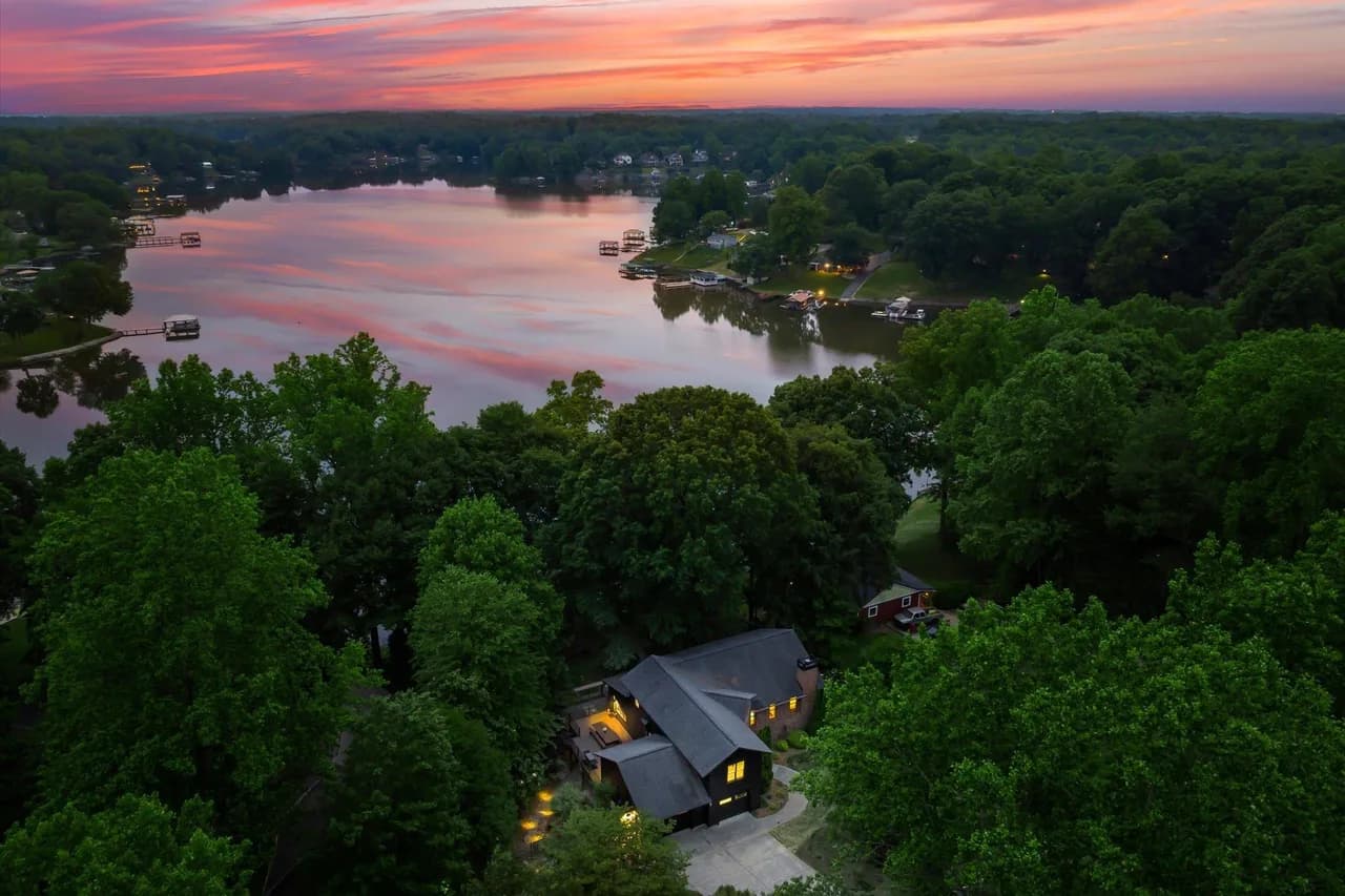 Lakeside Vacation Home in Sherrills Ford, North Carolina photo 2