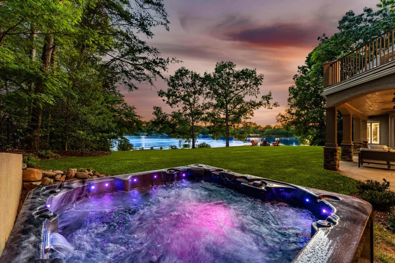 Panoramic Lakeview Vacation Home in Mooresville photo 2