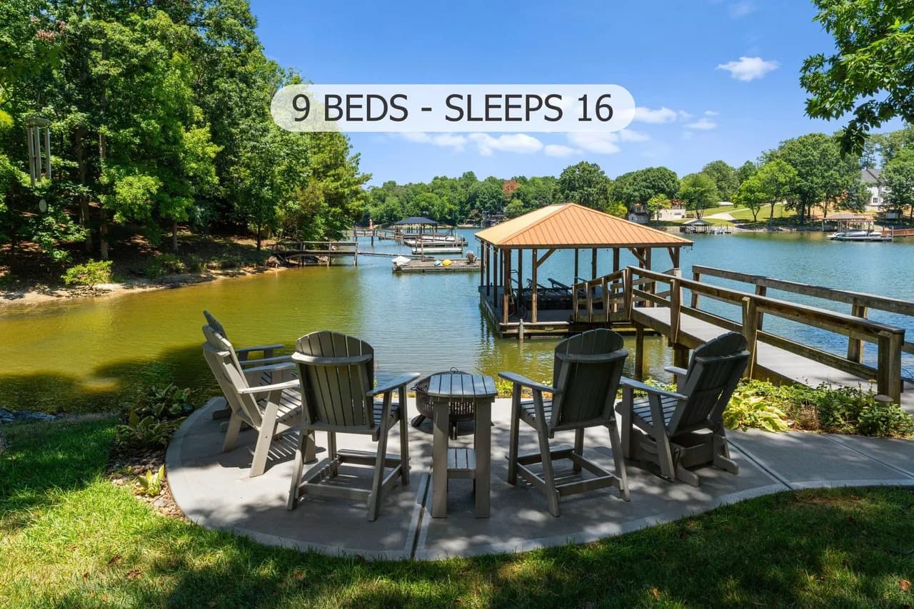 Lakefront Escape Vacation Home in Mooresville