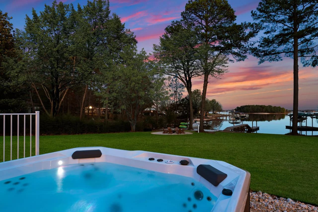 Spacious Family Vacation Home in Mooresville, North Carolina photo 4