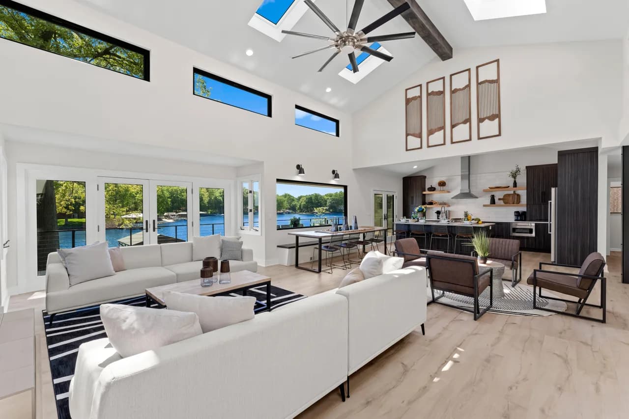 Scenic Lakefront Vacation Home in Denver photo 4