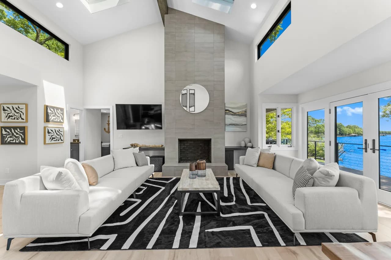 Scenic Lakefront Vacation Home in Denver photo 5