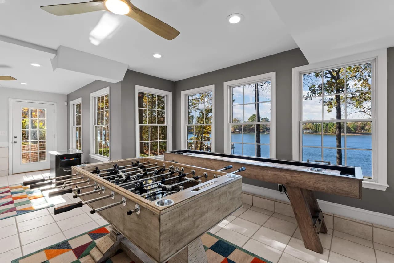 Scenic Waterfront Vacation Home in Mooresville photo 3
