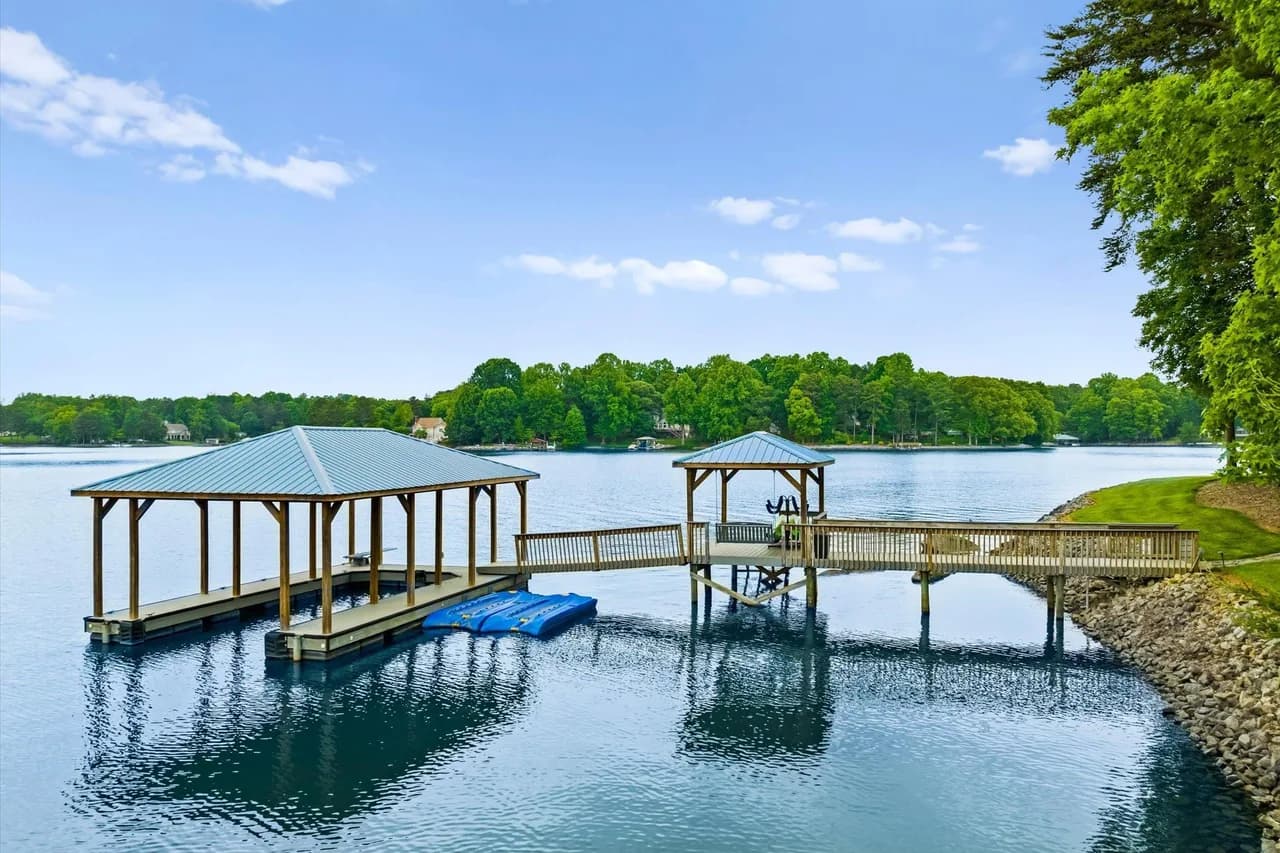 Waterfront Vacation Home in Mooresville, North Carolina photo 2