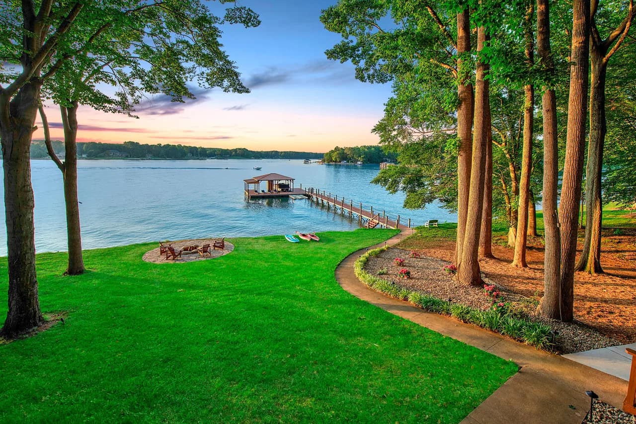Lakefront Vacation Home in Mooresville photo 2