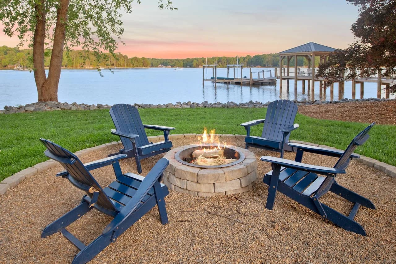 Lakeside Retreat Vacation Home in Mooresville North Carolina photo 2