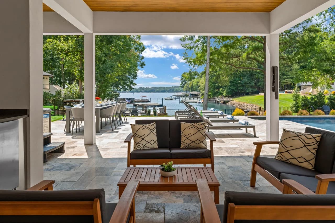 Waterfront Luxury Vacation Home in Mooresville photo 2
