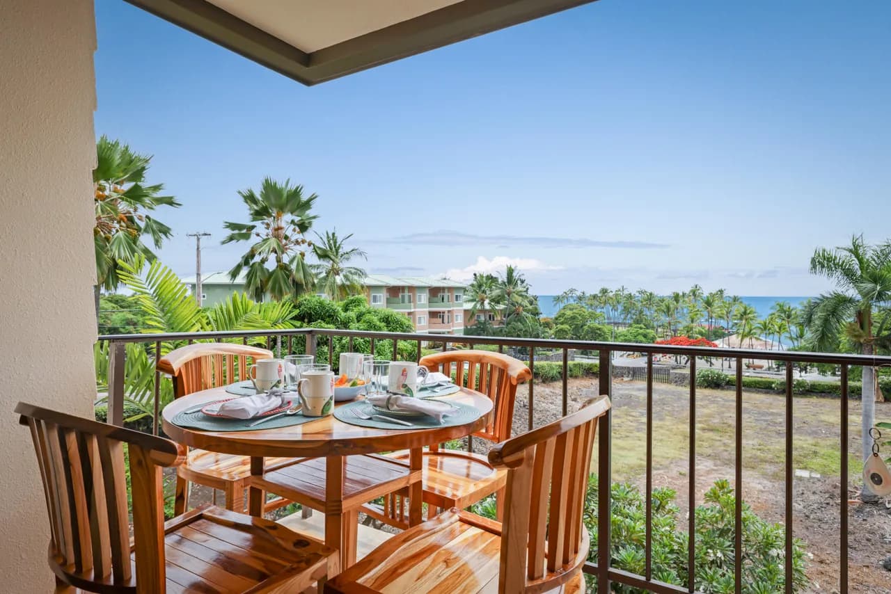 Beachfront Condominium in Kailua Kona Hawaii