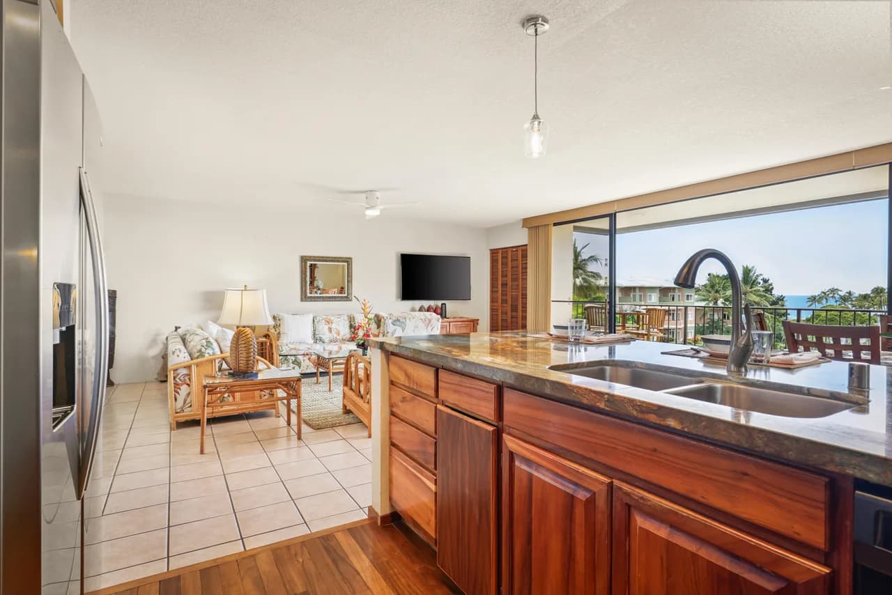 Beachfront Condominium in Kailua Kona Hawaii photo 4