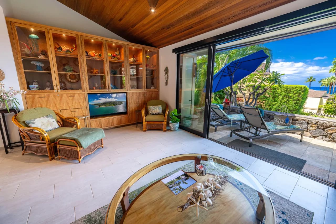 Luxury Beachfront Condominium in Wailea Maui photo 3