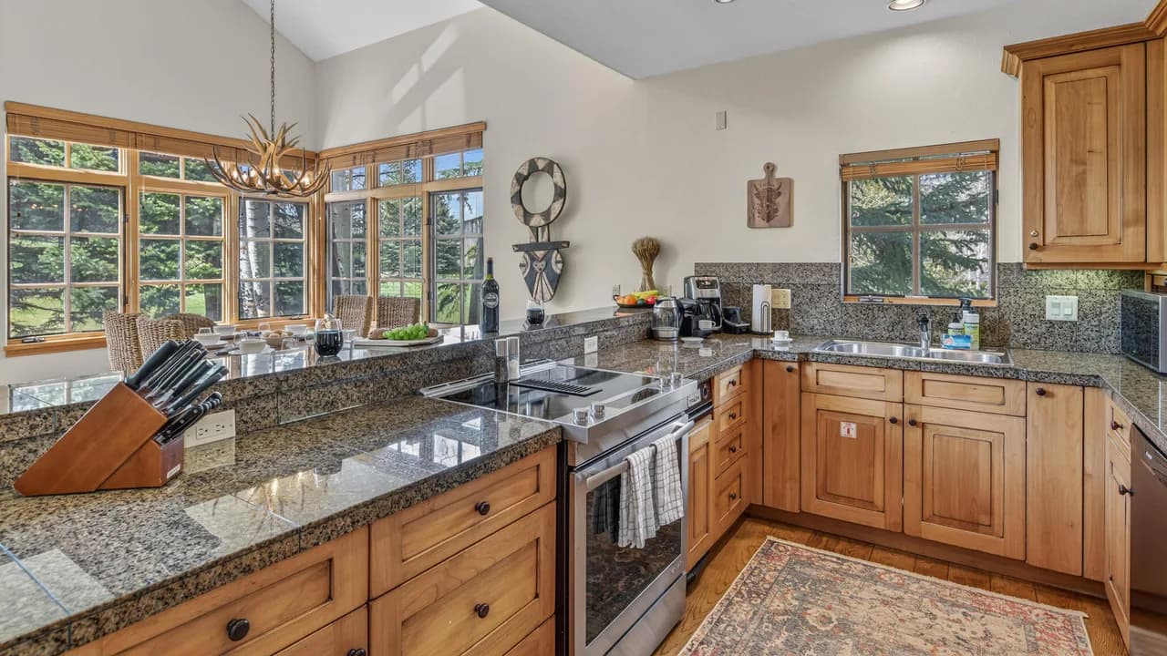 Ski-In Ski-Out Vacation Home in Beaver Creek photo 5