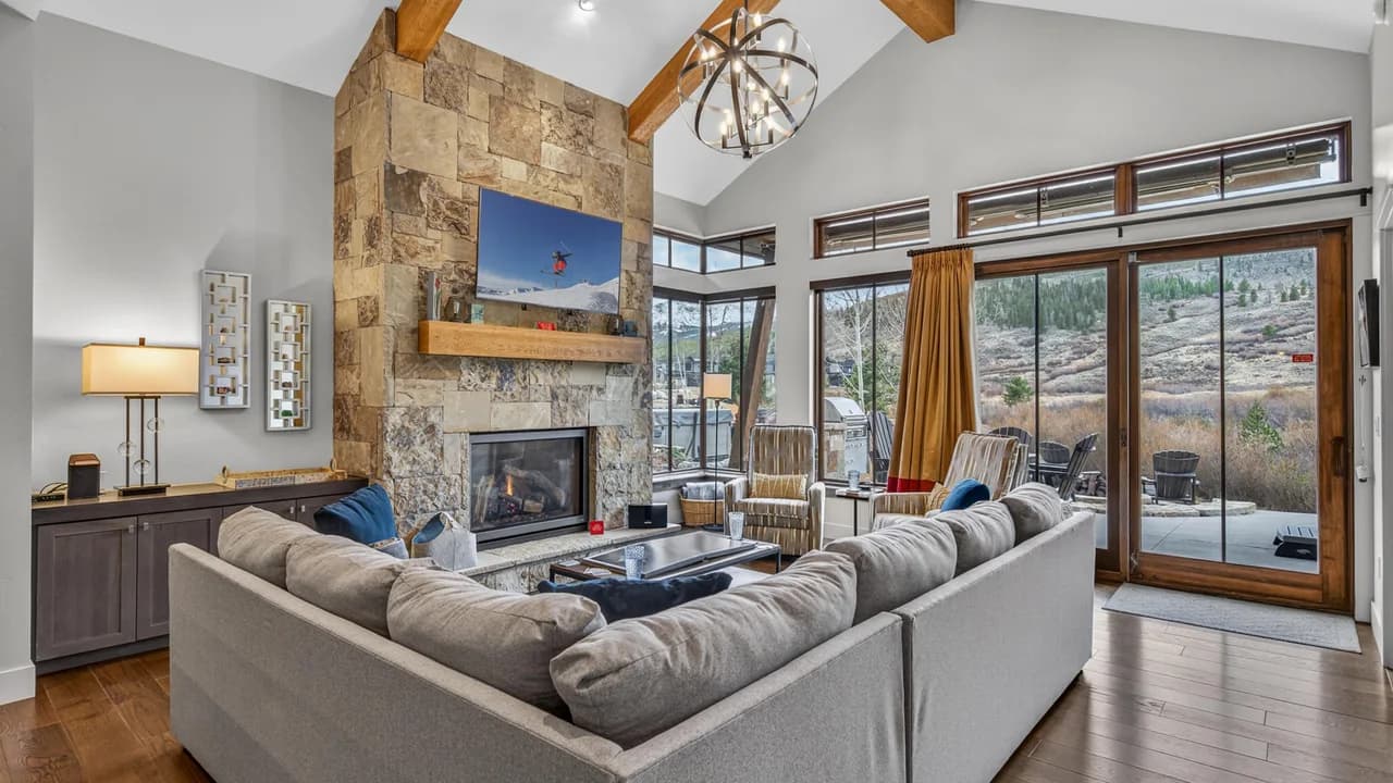Scenic Riverfront Vacation Home in Breckenridge