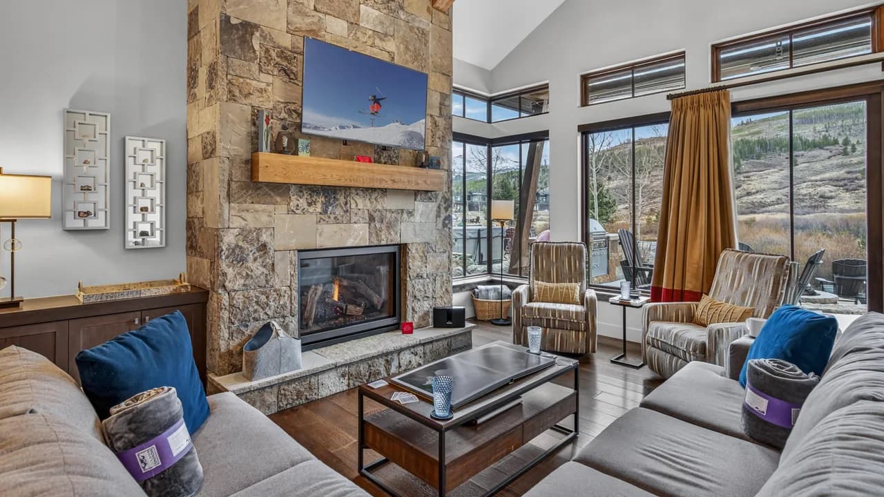 Scenic Riverfront Vacation Home in Breckenridge photo 3