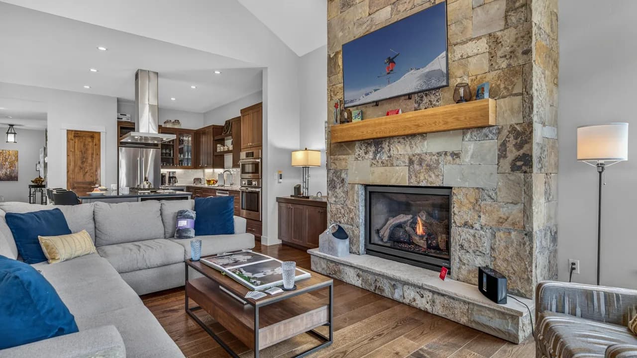 Scenic Riverfront Vacation Home in Breckenridge photo 4