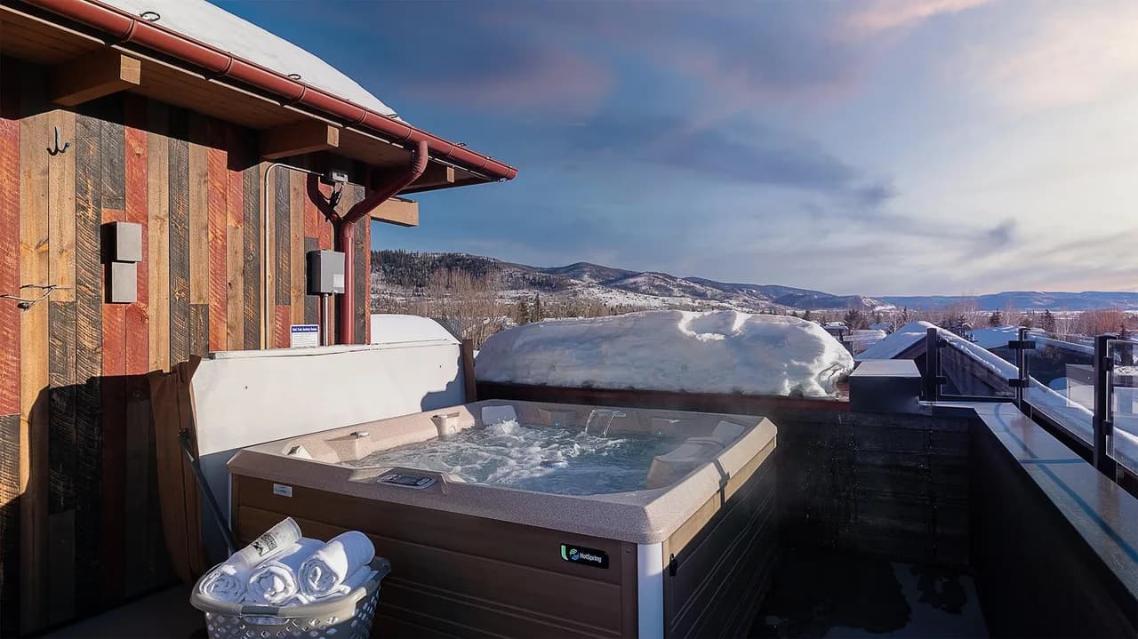 Charming Retreat with Hot Tub in Steamboat Springs photo 2