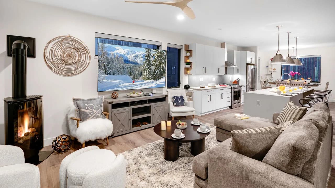 Charming Retreat with Hot Tub in Steamboat Springs photo 4