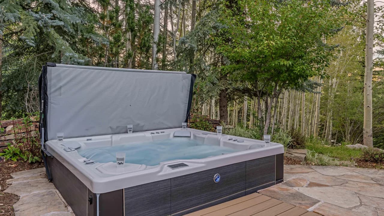 Charming Mountain-View Vacation Home in Avon photo 3