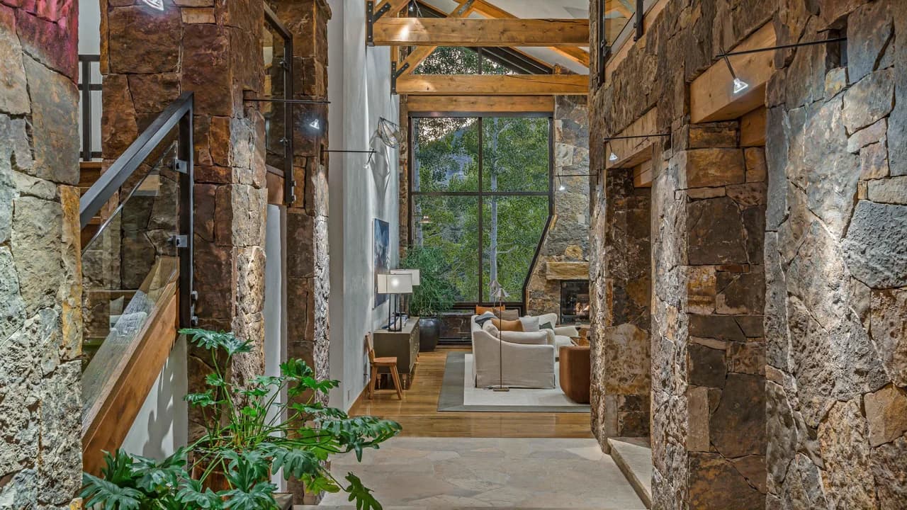 Charming Mountain-View Vacation Home in Avon photo 4