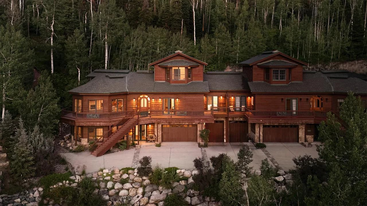 Spacious Retreat with Private Hot Tub in Steamboat Springs