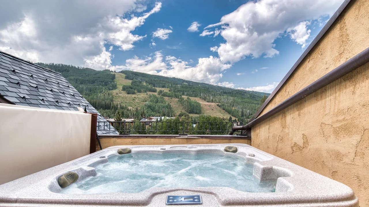 Luxurious Mountain View Condominium in Vail photo 2