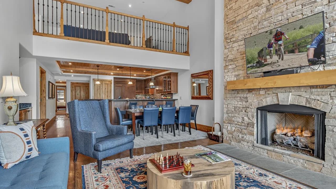 Luxurious Mountain View Condominium in Vail photo 3