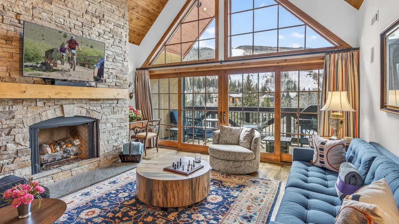 Luxurious Mountain View Condominium in Vail photo 4