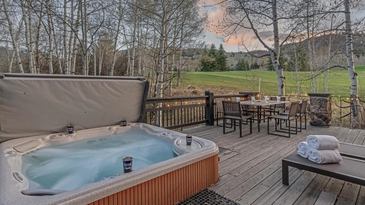 Tranquil Forest-Edge Vacation Home in Beaver Creek photo 2