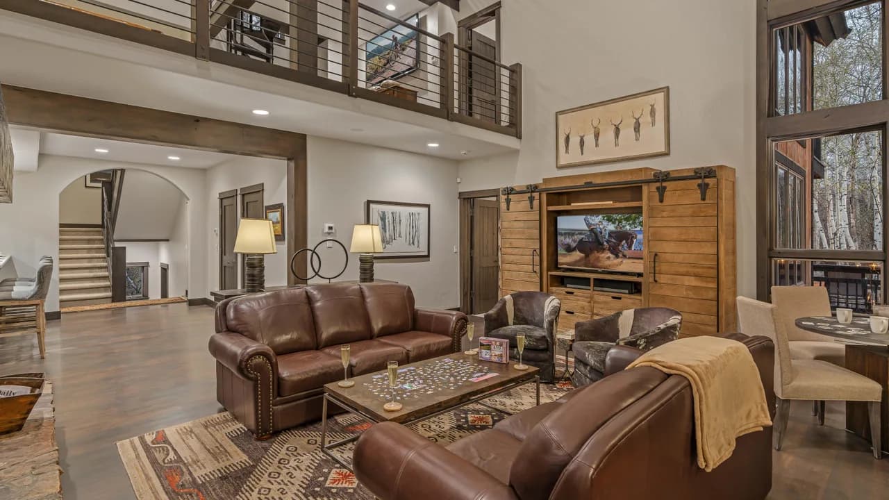 Tranquil Forest-Edge Vacation Home in Beaver Creek photo 4