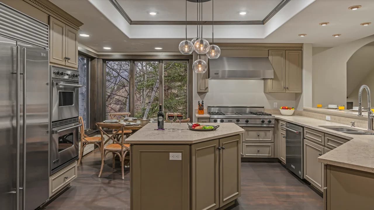 Tranquil Forest-Edge Vacation Home in Beaver Creek photo 5