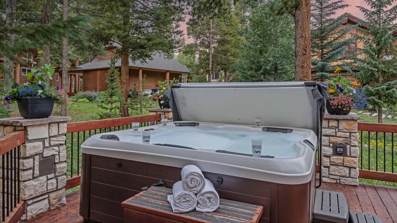 Spacious Retreat with Hot Tub in Breckenridge photo 2