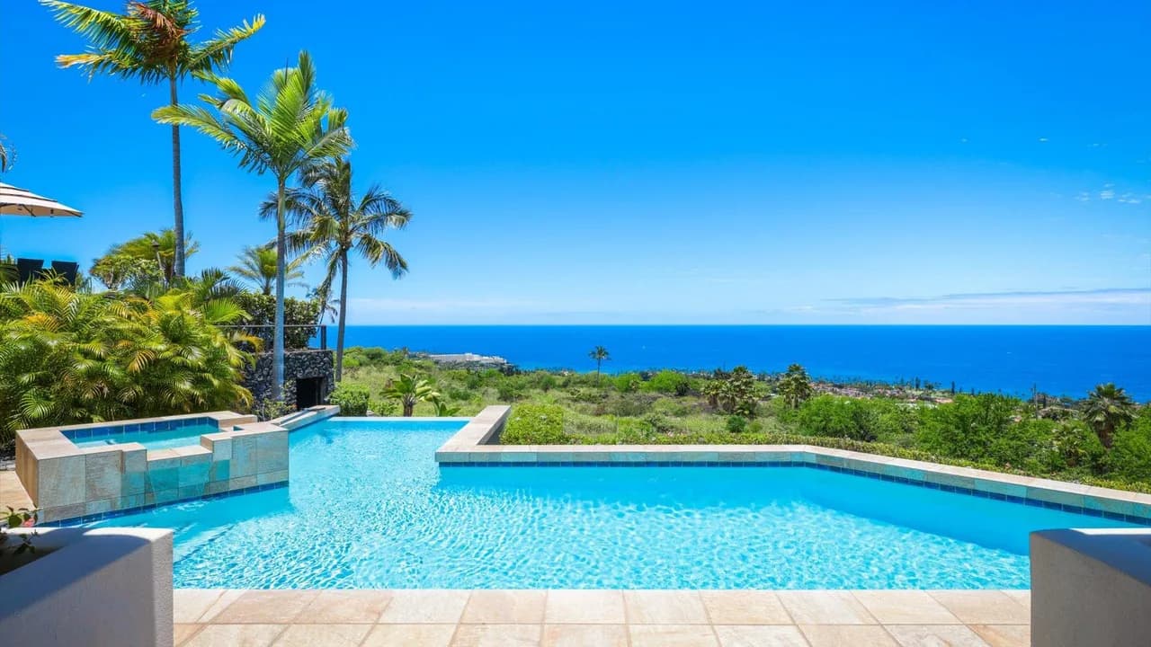 Oceanfront Vacation Home in Kailua Kona photo 2