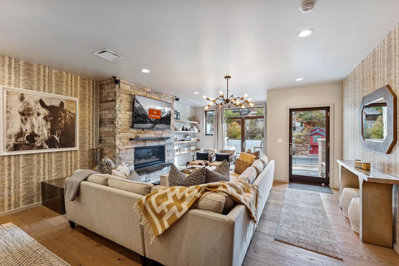 Modern Three-Bedroom Condominium in Park City photo 2