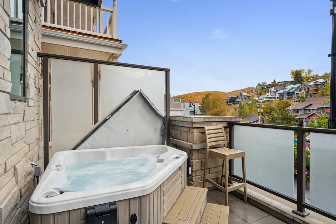 Modern Three-Bedroom Condominium in Park City photo 3