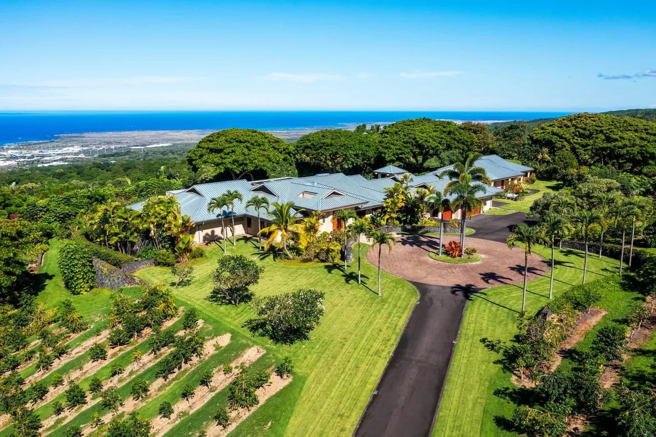 Sprawling Estate Manor in Holualoa Hawaii photo 3